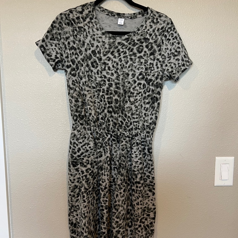 Old Navy - Women's Grey Leopard Print Dress - Size Small - Never worn (w/o Tags)